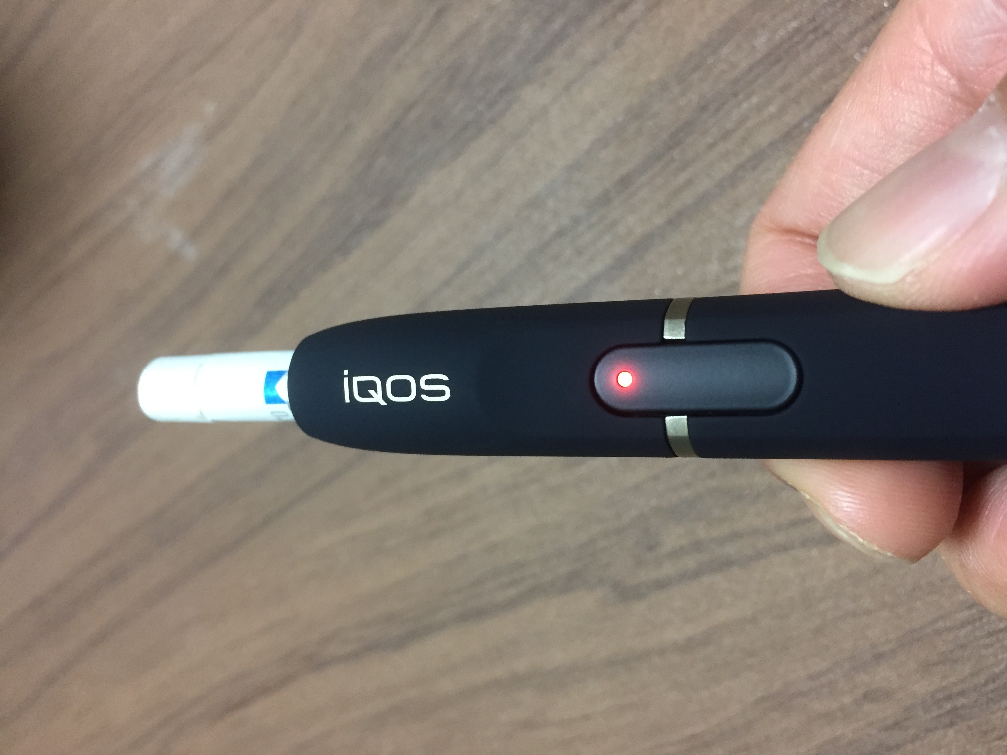 iqosの赤ランプは電池切れです。