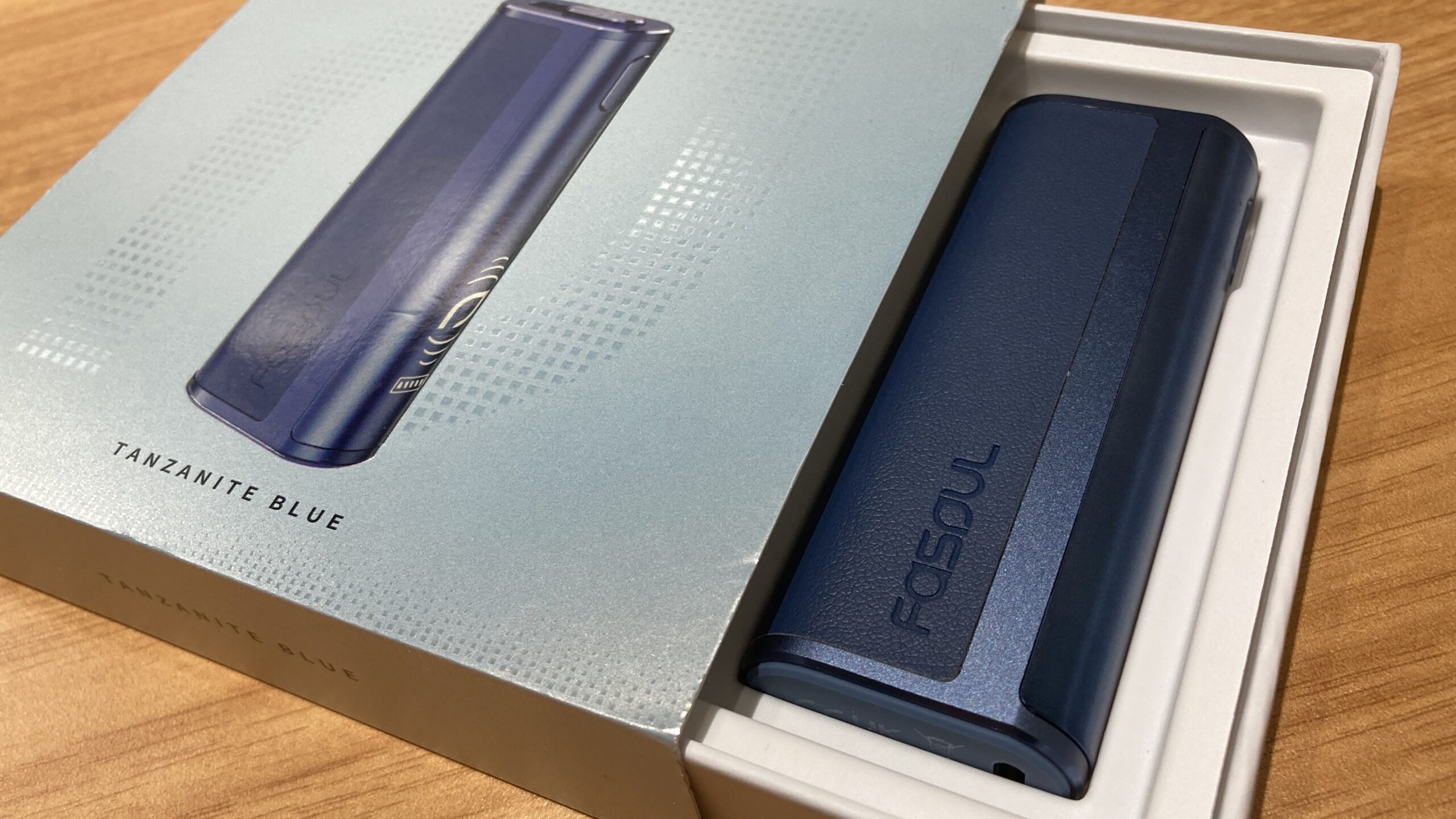 Fasoul C2のTanzanite Blue（タンザナイトブルー）色
