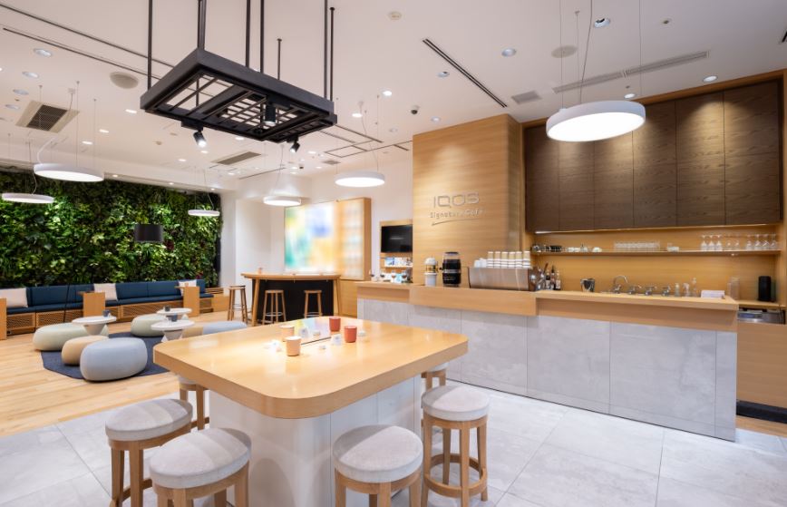 IQOSラウンジは同伴者も利用できる？