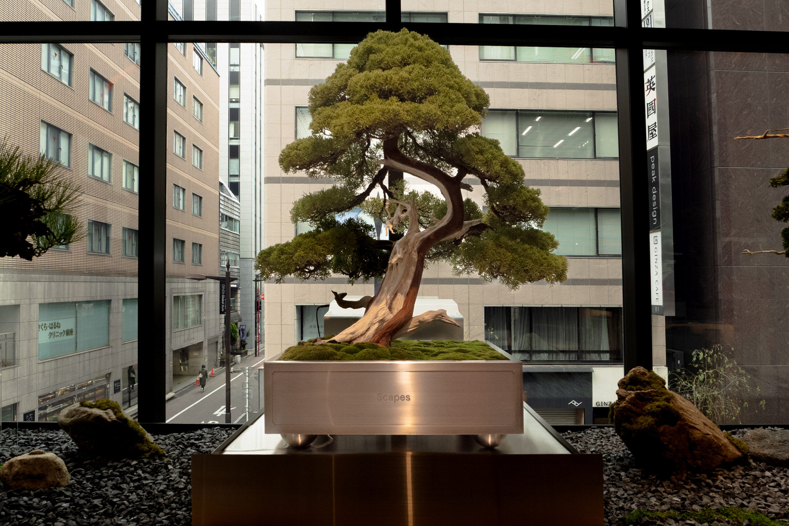 gloラウンジのエリア別の特徴・欒 – RAN –