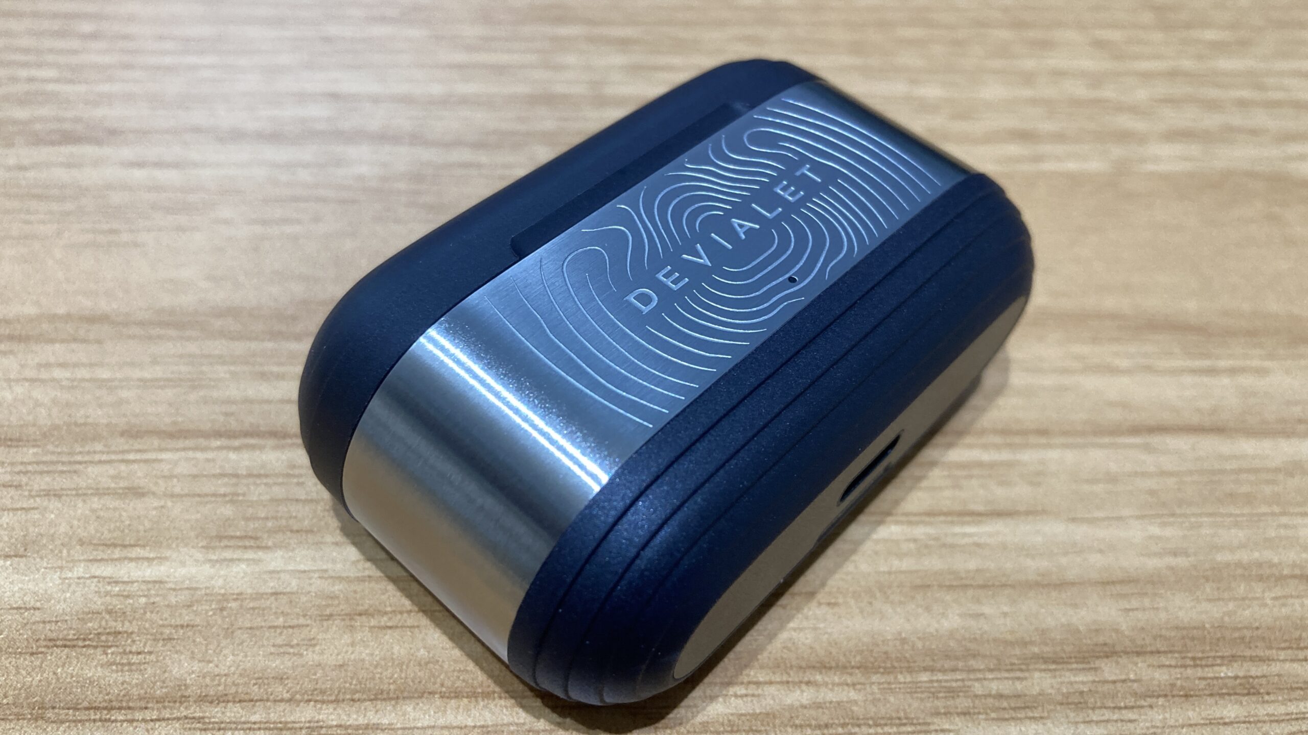 IQOS × DEVIALET サウンドソリアル コレクションのイヤホン